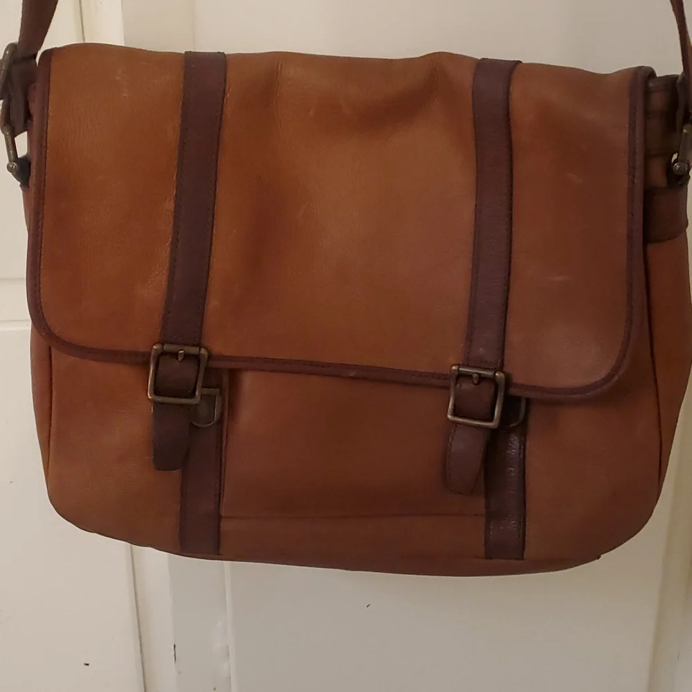 Fossil vintage leather messenger bag unisex